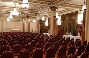 Auditorio en el Salón Cezanne del Palacio San Miguel