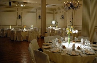 Mesas presentadas para boda en el Salón Pueyrredón del Palacio San Miguel