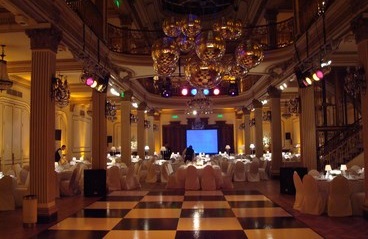 Pista de baile en el Salón Renoir del Palacio San Miguel